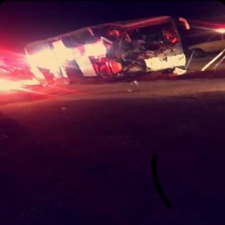اصطدام باص بشاحنة بطريق الطائف - الرياض يُخلف (21) إصابة مُختلفة