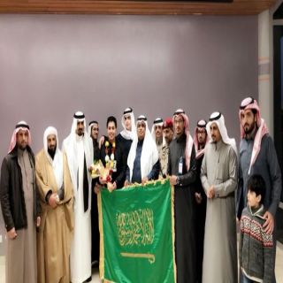 قيادات التعليم بعسير تستقبل الشهراني طالب "الكيمياء"  بمطار أبها