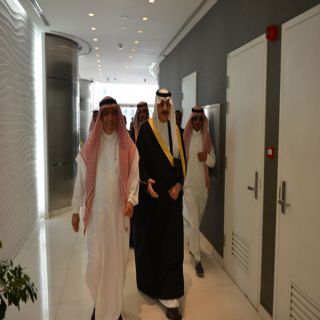 الأمير محمد بن فهد يزور مقر مؤسسة التنمية الإنسانية بالرياض