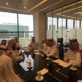 رئيس بلدية #النماص والمجلس البلدي يُناقشون عدداً من المشاريع الخدمية في #الرياض