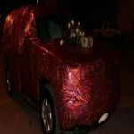 "القريات" معلمة تهدي زوجها سيارة "تاهو" مغلفة 