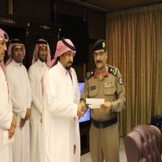 مدير شرطة الرياض يُكرم عدداً من ضباط إدارة البحث والتحري