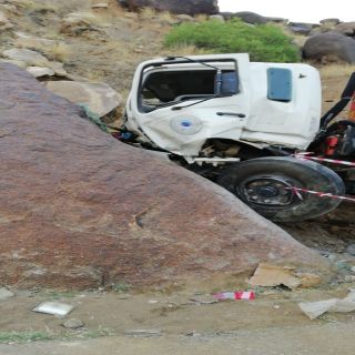 نجاة قائد معدة هوت من علو منحدر صخري بجبل بركوك في ثلوث المنظر