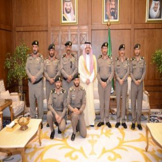 أمير عسير يستقبل مُدير شرطة المنطقة وعدداً من القيادات الأمنية