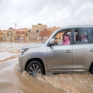 أمير القصيم يرافقة أمين المنطقة يتفقد أحياء بريدة بعد الأمطار