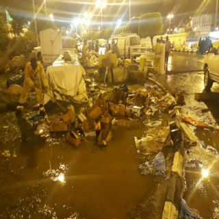 بالصور - #أمانة_عسير ترحل أكثر من 60 طن من تجمعات مياه