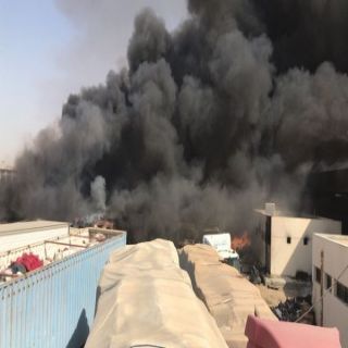 فيديو- الدفاع المدني يُسيطر على حريق بمنفذ البطحاء دون خسائر بشرية