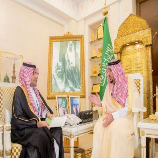 أمير القصيم يستقبل مدير فرع بنك التنمية الاجتماعية ببريدة