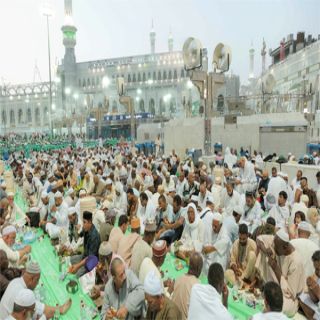 لجنة السقاية والرفادة وبالتعاون مع عدد من الجمعيات تُقدم  140 ألف وجبة سحور لضيوف الرحمن