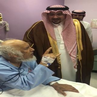 أمير  القصيم يزور الشيخ “الوابل” ويطمئن على صحته بمستشفى الملك فهد التخصصي
