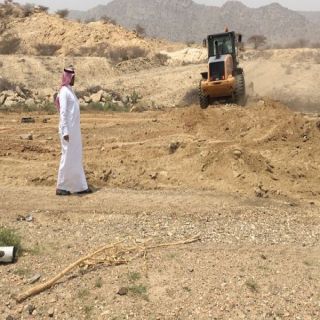 بالصور - بلدية #بارق تزيل إحداثات شرق الجامعة  وعلى طريق الطحاحين
