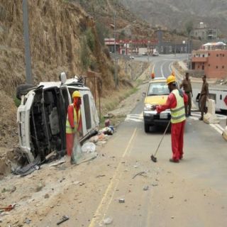 بالصور ..حادث مروري على عقبة الصماء يخلف خمس إصابات