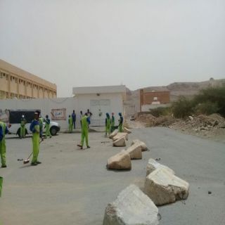 شاهد بلدية مربه الفرعية في #عسير نزح 480 طن من مخلفات الأمطار عن 12 مدرسة