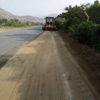 بالصور -بلدية #بارق تقوم بحملة نظافة عامة لبيضاء وادي الخير