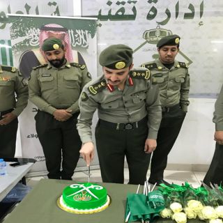 جوازات الباحة تحتفل بـ #اليوم_الوطني_88 وتستقبل المراجعين بالورود والاعلام