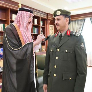 أمير #جازان يُقلد اللواء "البطاح " مدير جوازات المنطقة رُتبته الجديدة