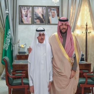 أمير الشمالية يُكرم الطالب" العنزي"الحائز على المركز الأول للقصة القصيرة