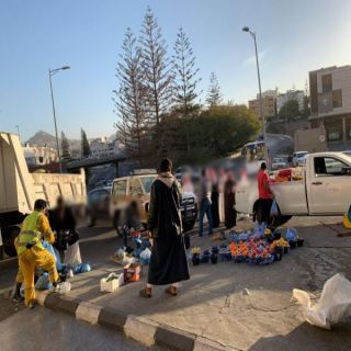 بالصور -في أبها أمانة عسير تضبط الباعة الجائلين و البسطات المخالفة