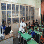طبيب اسنان مركز صحي وادي بقرة في زيارة لمدرسة عكرمة بن أبي جهل