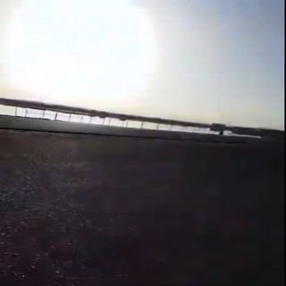 فيديو متداول سيدة في #جدة ترصد خطر مستنقع مائي والأمانة تُرد