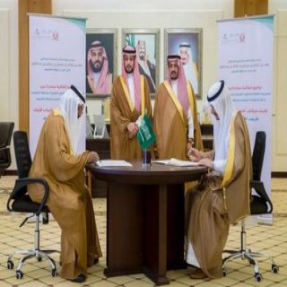 نائب أمير القصيم يشهد توقيع شراكة بين تعليم المنطقة والصحة