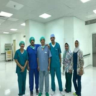 فريق طبي بمجمع الملك فهد بجدة ينقذ حياة شاب تعرض لحادث سير وكسر بالجمجمة