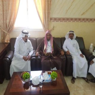 رئيش هيئة غامد الزناد يستقبل المحافظ الأستاذ نايف بن جمعان الغامدي.