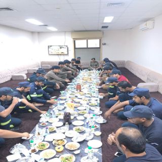 مدير مدني تبوك يشارك المراكز الميدانية وجبة افطار رمضان