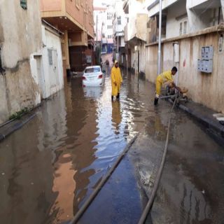 أمانة عسير تسحب 1246 طن من مياه الامطار في مدينة إبها