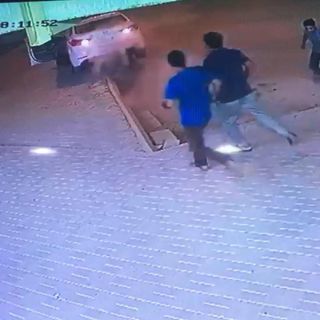 شرطة الرياض توقع بشاب ظهر في مقطع فيديو اثناء سرقة مركبة