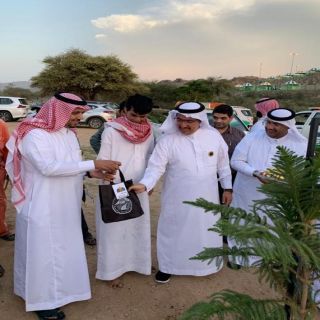 أمين عسير يشارك حملة التشجير بمنتزه المربع