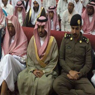 يتقدمهم الشهري أهالي ثلوث المنظر يؤدون صلاة عيد الأضحى المبارك