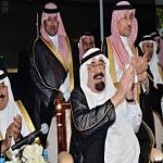 خادم الحرمين يمنح شرف الشقيق للشعب السعودي ومغردون يدحرون التهكمات