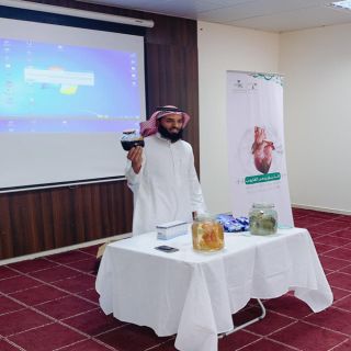 مُكافحة التبغ تلتقي منسوبي فرع الهلال الأحمر بالقصيم للتعريف بأضرار  التدخين