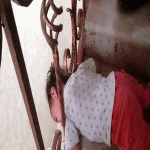مدني خميس مشيط ينفذ طفلة علق رأسهاف في دربزين درج
