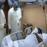 وزير الصحة ينفي إصابته بفايروس "كورونا " ويزور مصاب بالمدينة المنورة