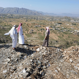 العاصمي يقف على بعض مواقع قرية المجنب وجبل هادا بتهامة بللسمر