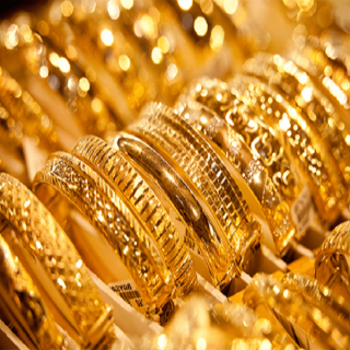 الذهب يهبط إلى 0.2 % في المعاملات الفورية