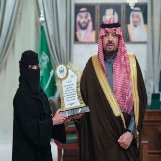 أمير الشمالية يكرّم ممرضة سعودية أنقذت مصابين في حادث مروري