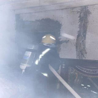 عبث اطفال ينتهي بحريق مستودع منزل شعبي في بيشة