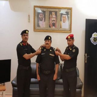 عسيري والأسمري يُقلدان "الشهري" رتبة رئيس رقباء بدوريات الأمن في #محايل