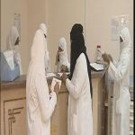 منع "الطبيبات" من الملابس الضيقة والمكياج والذهب