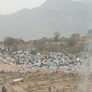 بالصور-  مردم #بلدية_بارق خطر بيئي وتلوث بصري .. ومُطالبات للأهالي بحلول عاجلة