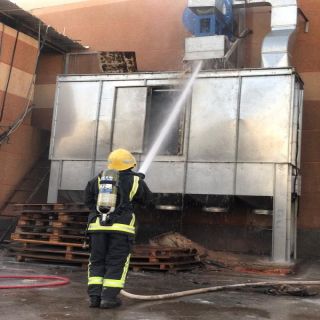 مدني #بريدة يُخمد حريق جزئي بمصنع مفروشات بالمدينة الصناعية
