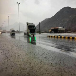 بالصور -هطول أمطار متفرقة على #بارق والمراكز التابعة لها