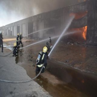 مدني الرياض يُحاصر حريق اندلع في محلات للخيام وبيوت الشعر بحي #الجنادرية