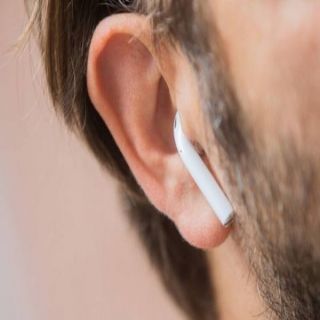 تحذيرات من مخاطر سماعة الأذن الاسلكية