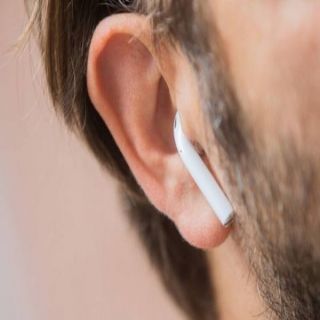 تحذيرات من مخاطر سماعة الأذن الاسلكية