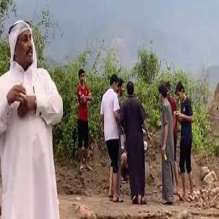 في فيديو مُتداول أهالي قُرى آل جميل بثلوث المنظر السيول تعزل قُرانا