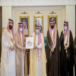 سمو الأمير فيصل بن مشعل يلتقي رئيس وأعضاء مجلس إدارة غرفة القصيم ويتسلم تقريراً عن منجزات المجلس.